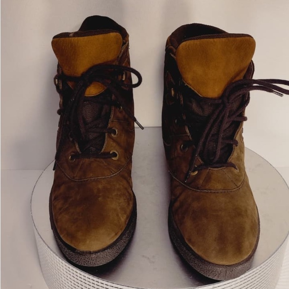 Romika Brown Suede Lace-Up  size 40/8 pre owned Exellent condition
